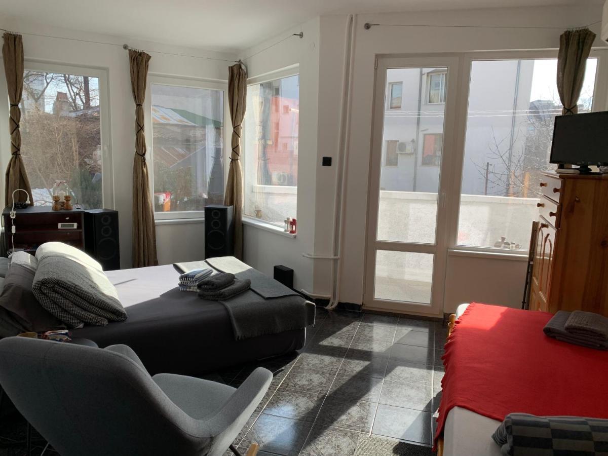 Apartamento Modern Flat Near Downtown Plovdiv Exterior foto